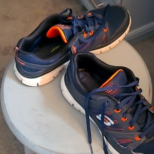 Men's Sketchers, size 10